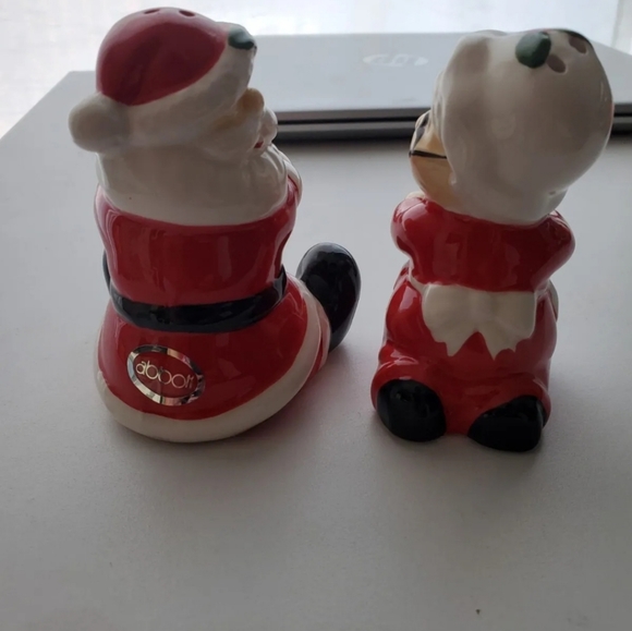 Santa salt and pepper shakers. Vintage Christmas decor. Santa and Mrs Claus - Picture 5 of 6
